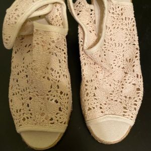 Brand new Bucco wedge sandal NWB size 10